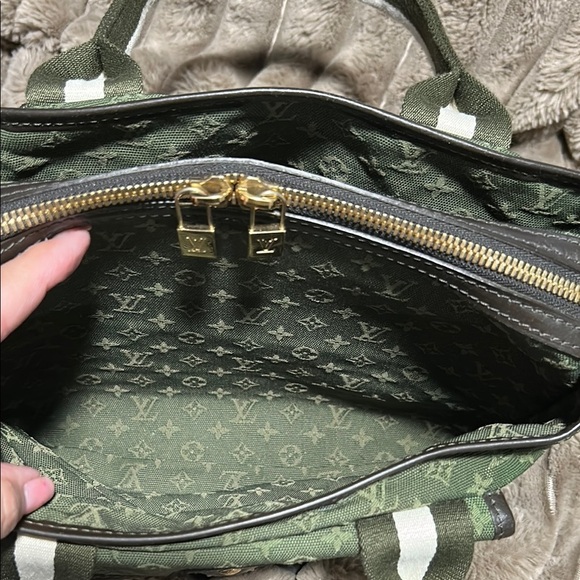 Louis Vuitton Green Satchel with Quilted Design/with Wallet - Picture 5 of 16
